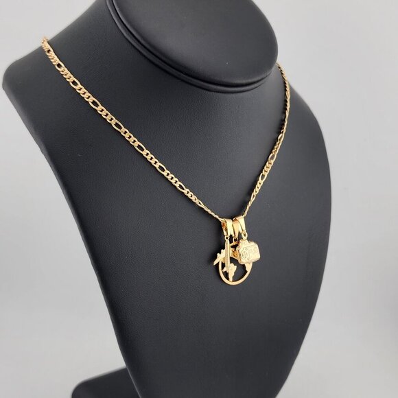 Chic and Timeless: 18k Gold Filled Three-Pendant Necklace – Brazilian Crafted - Picture 4 of 9